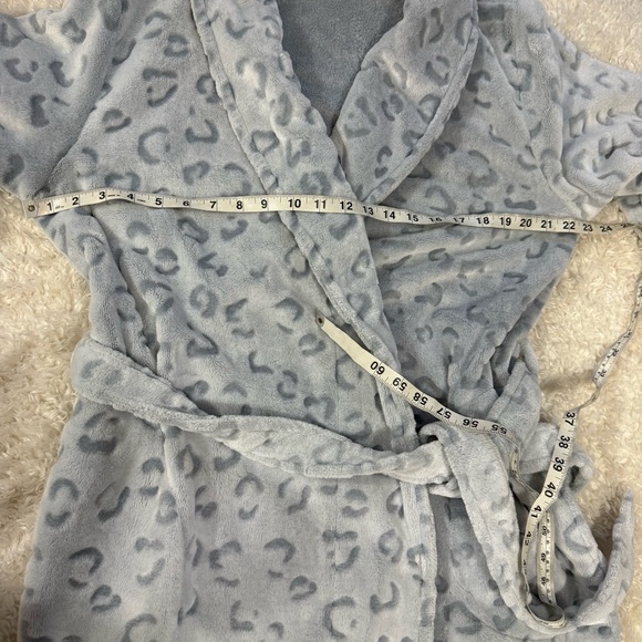 Soma Plush Blue/Gray Embossed Leopard Print Robe Belted Lounge Cozy Size L/XL - Picture 5 of 10